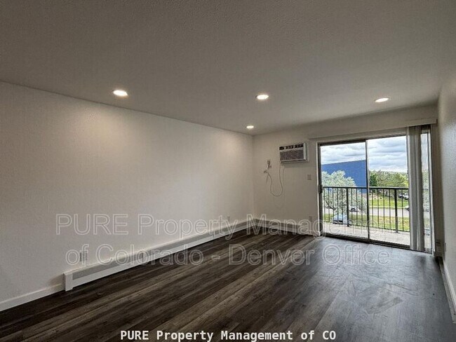 Building Photo - 1150 Golden Cir