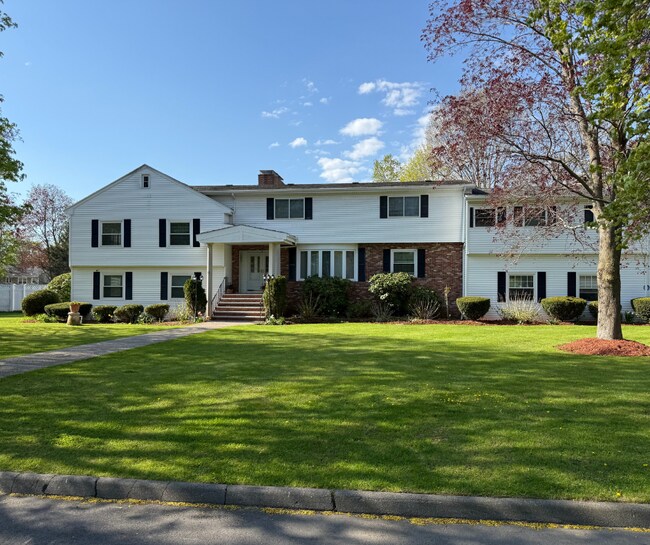 Building Photo - 16 Indian Rock Dr