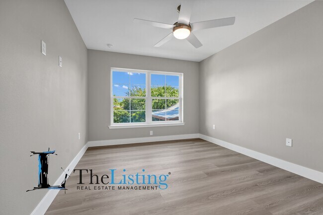 Building Photo - 39 SE 15th Terrace