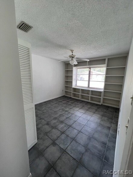 Building Photo - 100 Chinaberry Cir