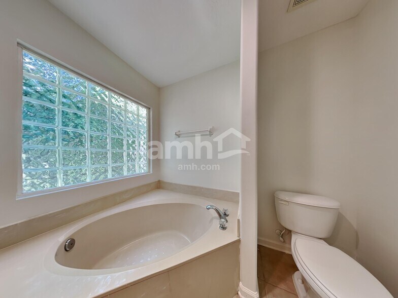 Building Photo - 2360 Cherokee Cove Trl