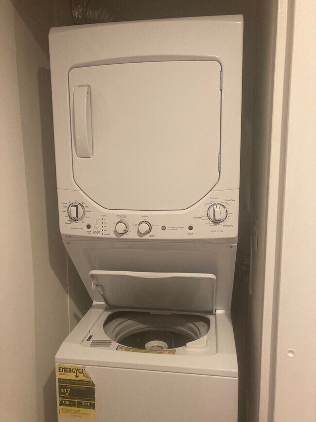 Building Photo - 1730 W Abingdon Dr