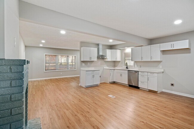 Building Photo - 1004 Tatum Rd