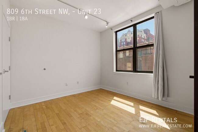 Building Photo - 809 6th St NW