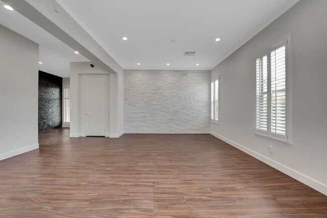 Building Photo - Anthem country Club Golf Community Beauty