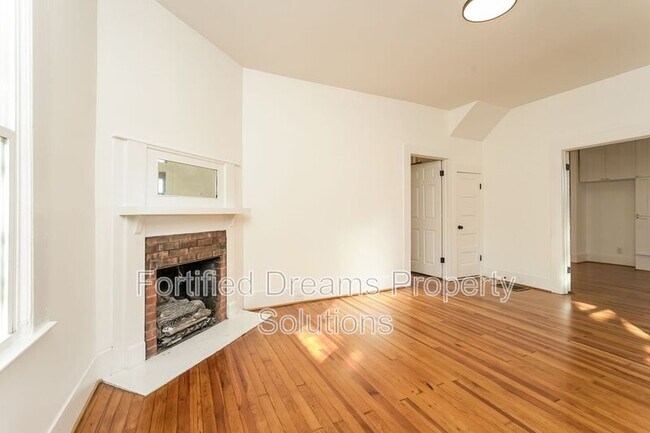 Building Photo - 410 Beaumont St SW