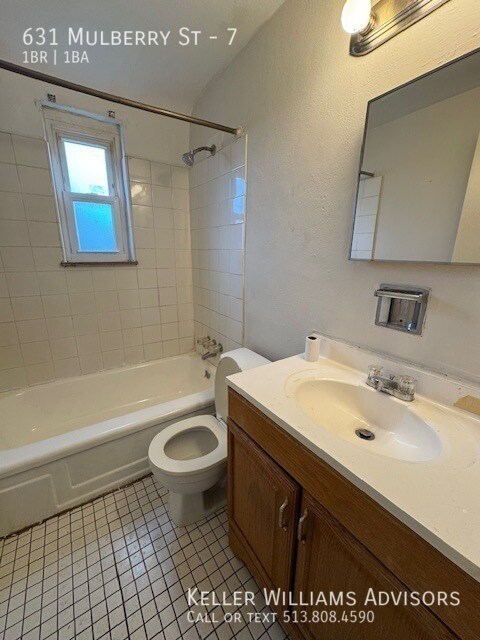 Building Photo - 631 Mulberry St