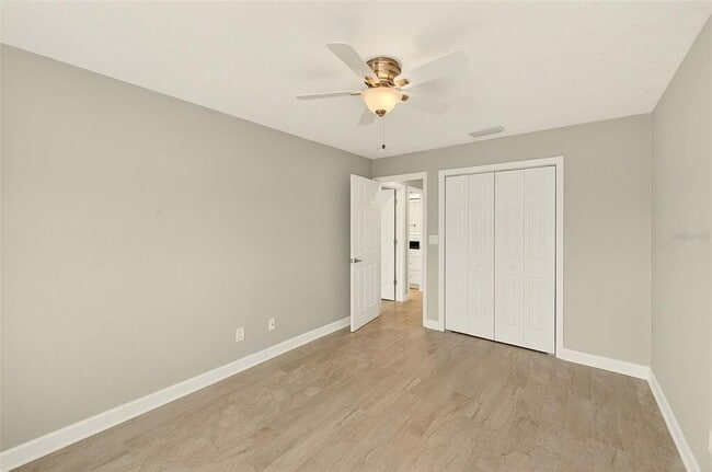 Building Photo - 5434 Oakhurst Dr