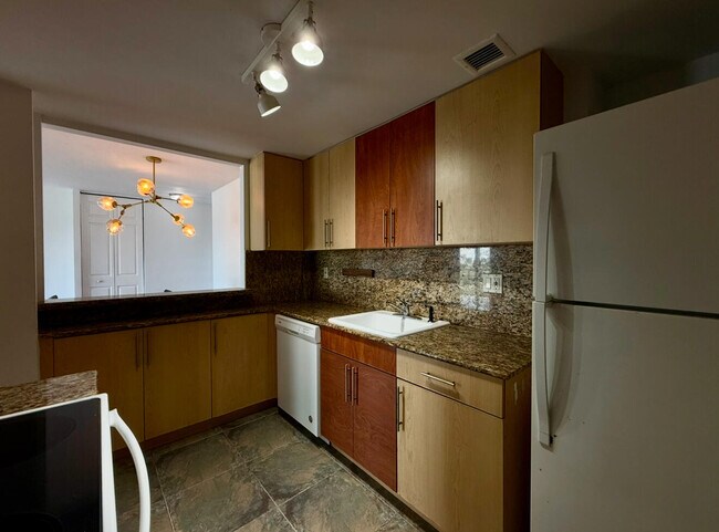 Building Photo - 2451 Brickell Ave