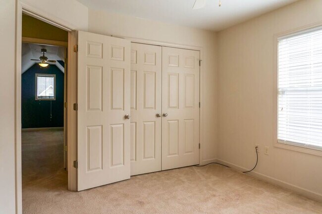 Building Photo - 40 Wayward Path