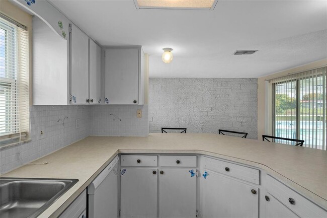 Building Photo - 7403 Populus Dr