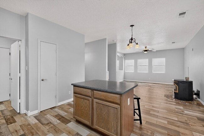 Building Photo - 624 Torretta Dr SW