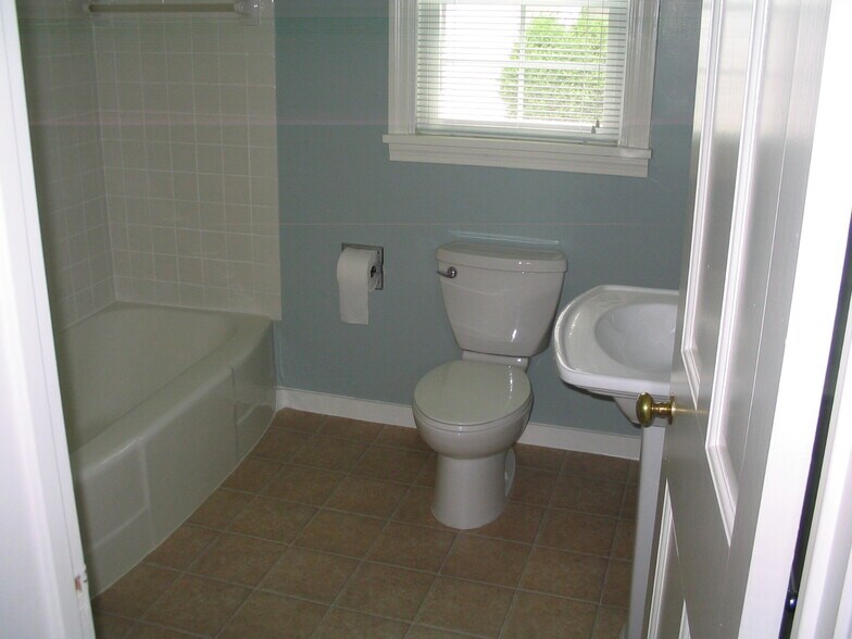 Building Photo - 312 W Auglaize St