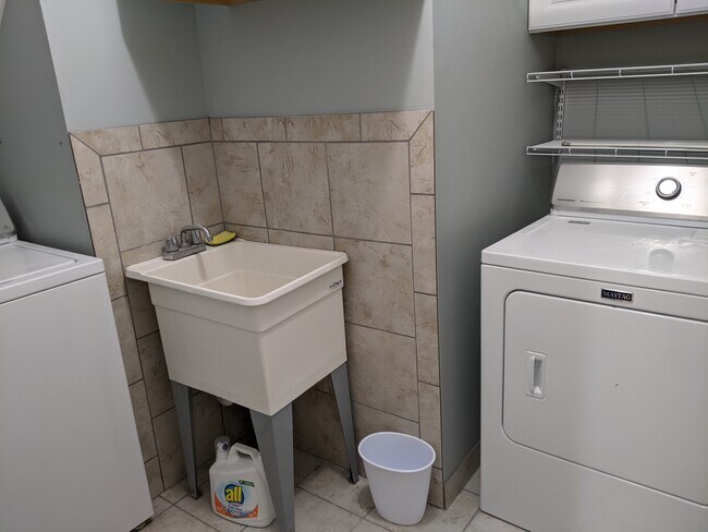 Laundry - 7913 Central Park Cir