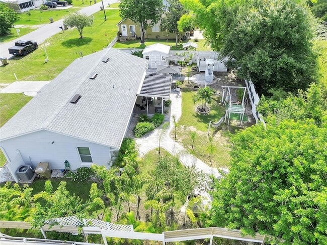 Building Photo - 4754 Lake Shore Dr