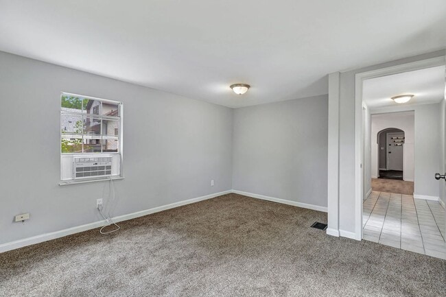 Building Photo - Single Family Home Mariemont