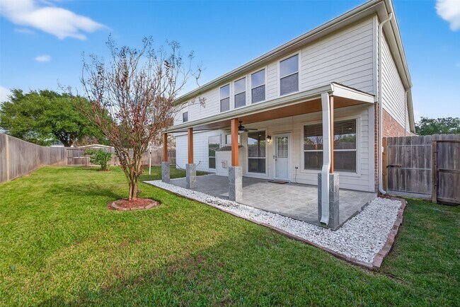 Building Photo - 14335 Plum Springs Dr