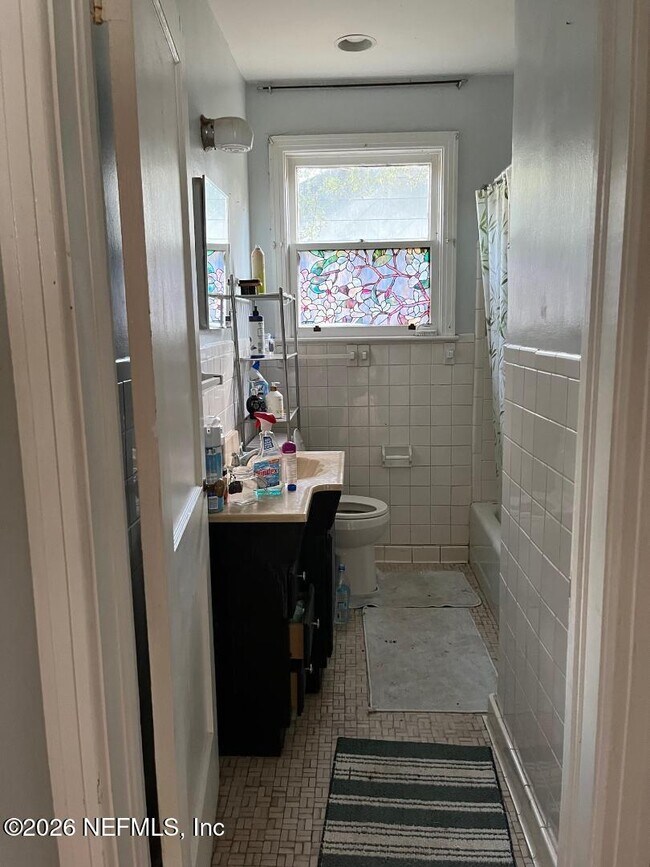 Building Photo - 1337 Menna St