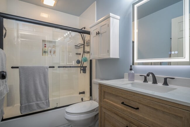 Building Photo - Epic Ocean-View 1bd at Makaua Village — Fully Renovated, Furnished, 2 Parking