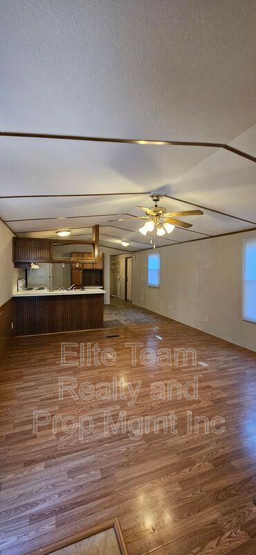 Building Photo - 3103 Cedarvale Rd