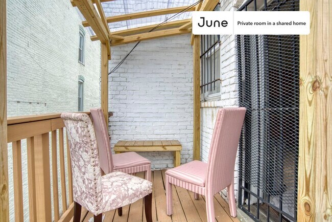 Building Photo - Private bedroom in 3 bed/1.5 bath Home