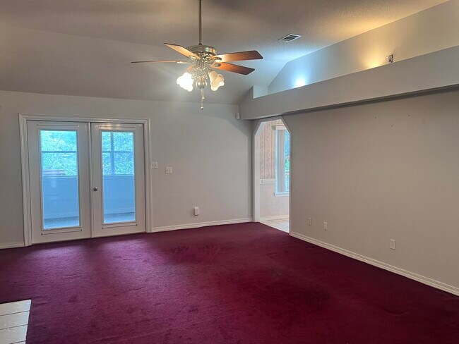 Building Photo - 395 Lake Holley Cir