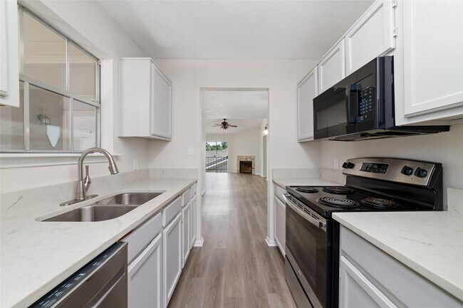 Building Photo - 3770 Lovers Wood Ln