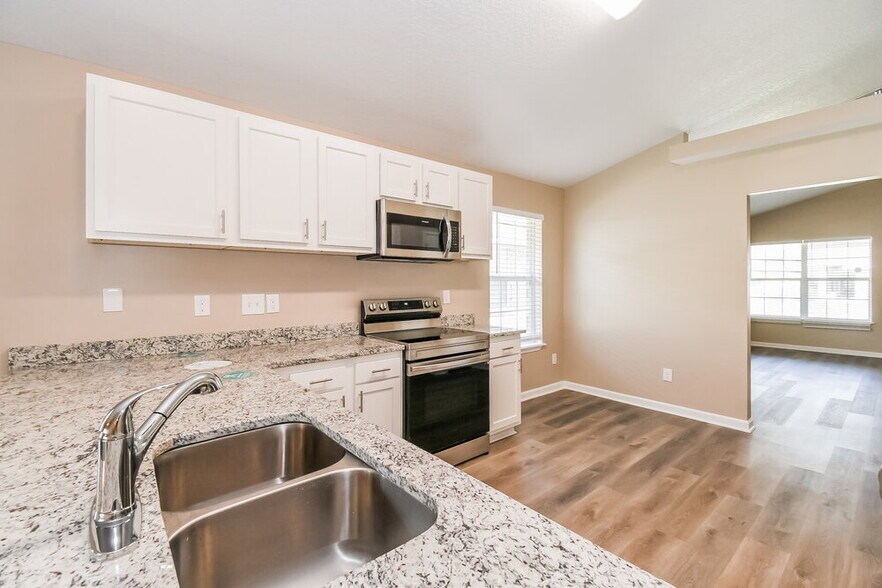 Building Photo - 6248 Ironside Dr N