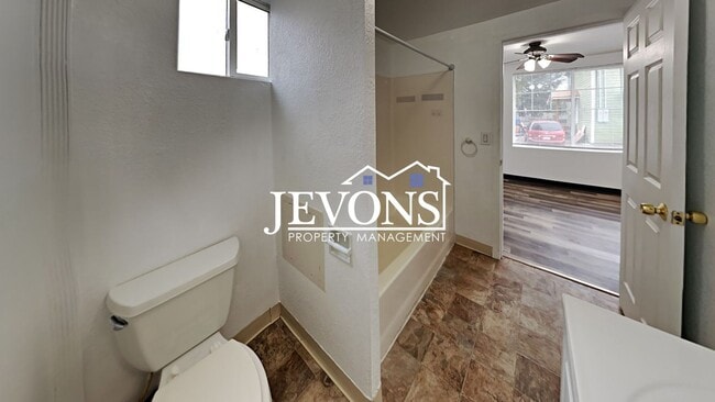 Building Photo - Two-story home in a walkable location, just minutes from Yakima Valley College, featuring long dr...