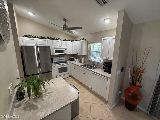 Primary Photo - 3005 SW 8th Pl