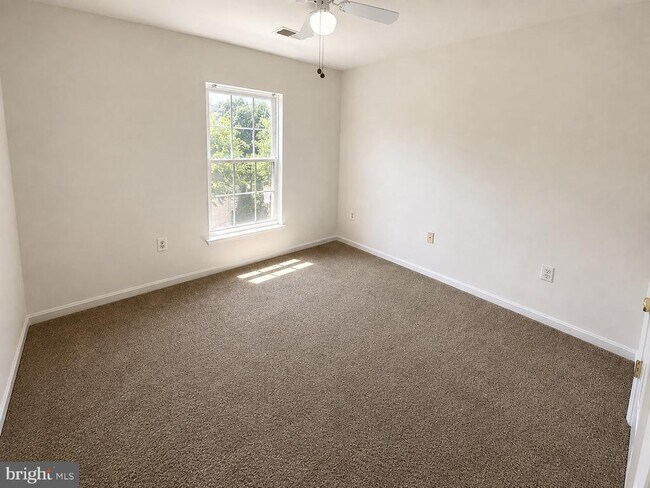 Building Photo - 8646 Royal Worcester Ln