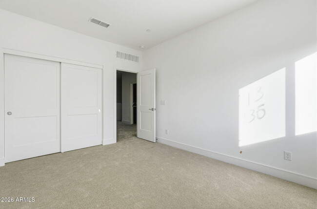 Building Photo - 8137 E Brown Rd