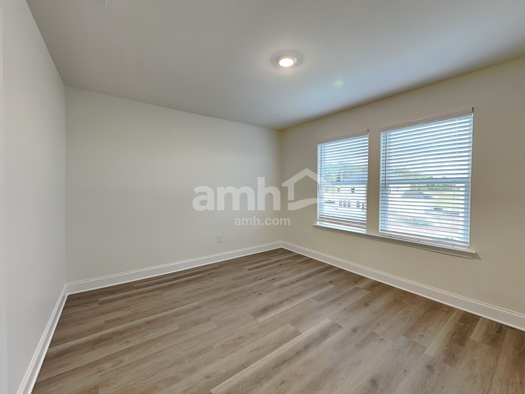 Building Photo - 890 Jubilation St