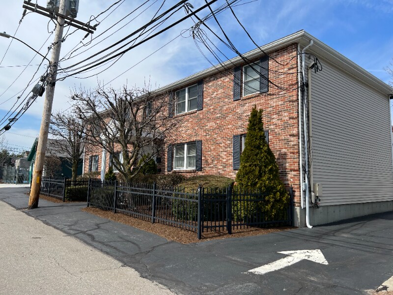 Building Photo - 12 Cutter St