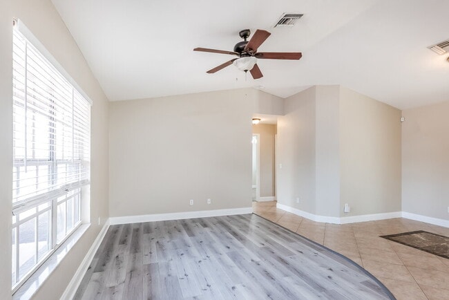 Building Photo - 811 SW 14th Pl