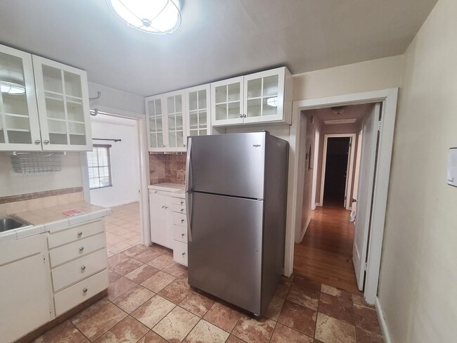 Building Photo - Home with All Utilities Included Now Available in Calexico!