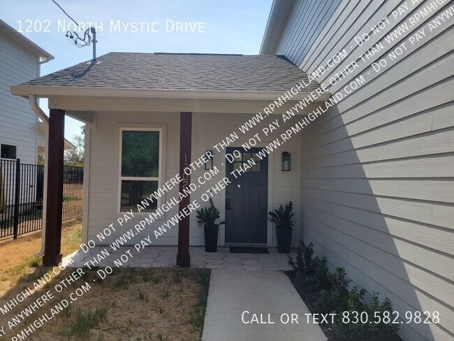Building Photo - 1202 Mystic Dr