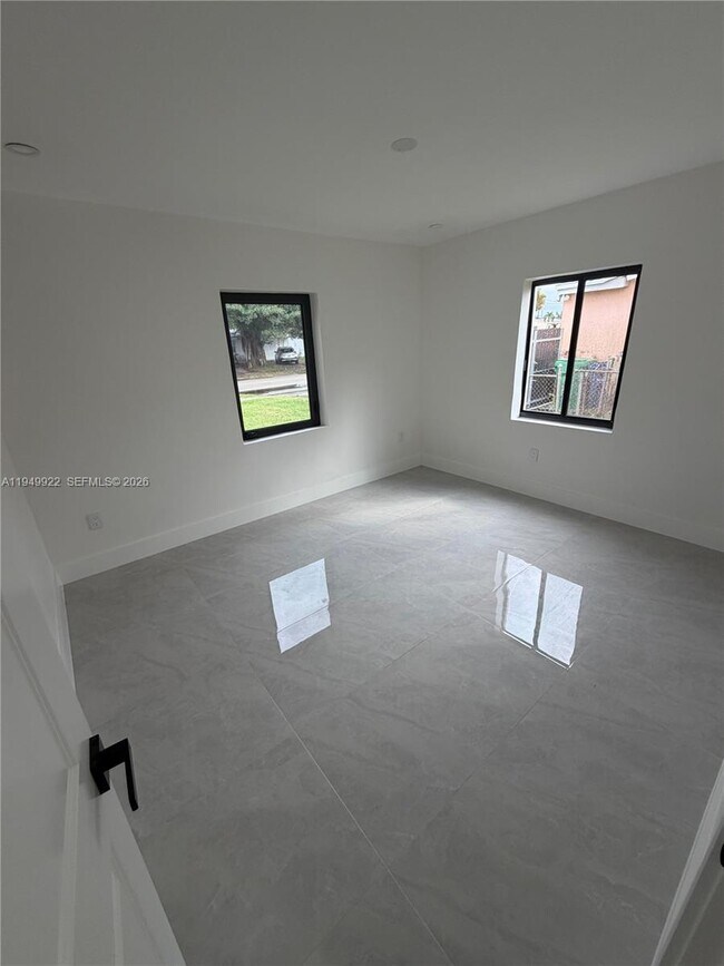 Building Photo - 15920 NW 17th Ct