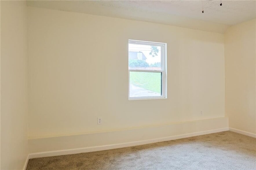 Building Photo - 4411 Flakes Mill Rd