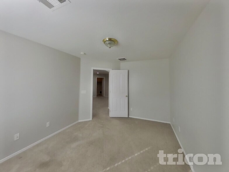 Building Photo - 10668 E Lupine Ln