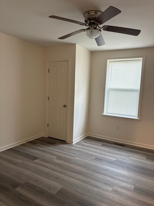 Building Photo - 2520