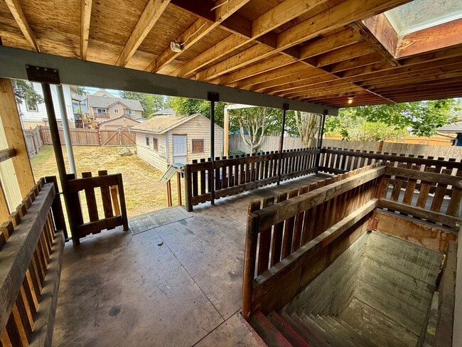 Building Photo - Charming Renovated Cottage with Spacious Y...