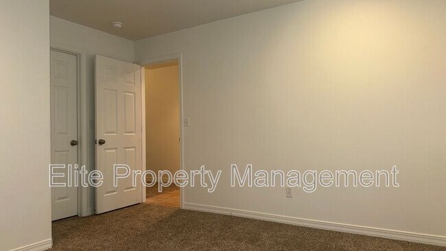 Building Photo - 195 S Stardust Ct