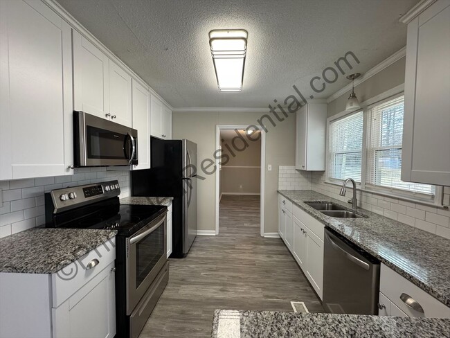 Building Photo - Newly remodeled split level home in nice n...