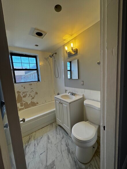 Building Photo - 17 Huss Ct