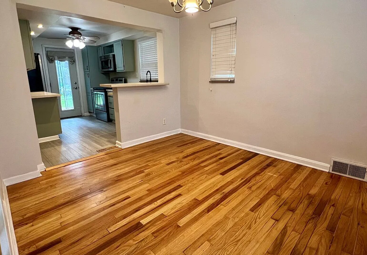 Building Photo - 716 Vallevista Ave