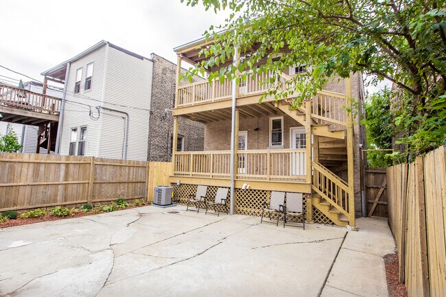 Building Photo - 2648 W Lunt Ave