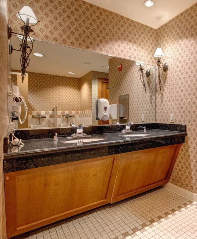 Building Photo - Coming soon! Solitude Luxury 1 bed / 1 bath Condo! Fully furnished!