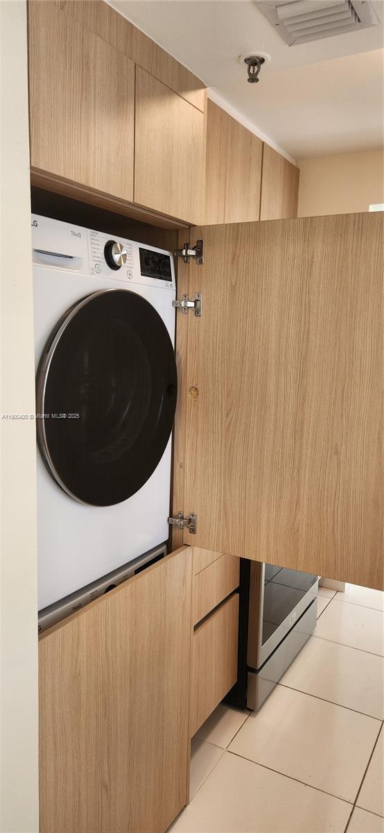 Building Photo - 7601 Dickens Ave