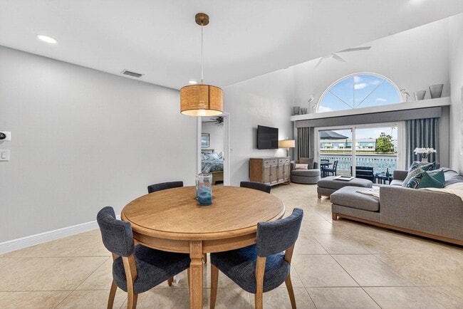 Building Photo - 812 Ocean Dunes Cir